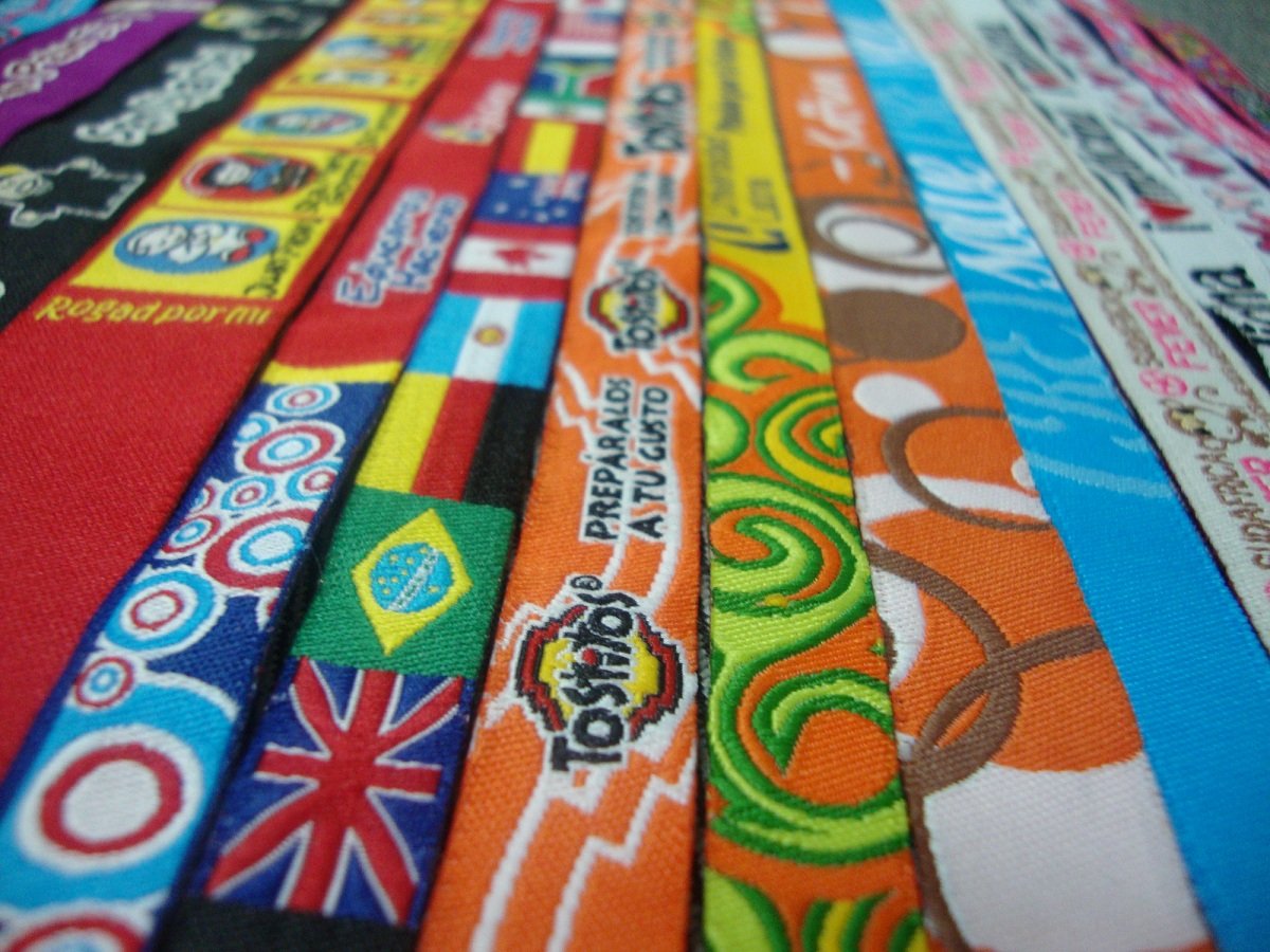 PULSERA BORDADA